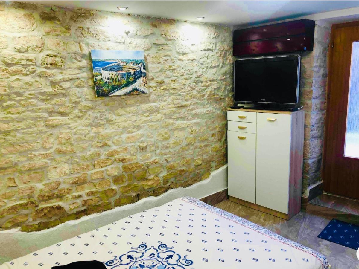 Istrian Stone House In The Heart Of The Beautiful Fishing Village Fazana - Only Few Steps From The Sea And The Wonderful Beach - Incl Plasma-Quad-Plus-Filter Against C O V I D 外观 照片